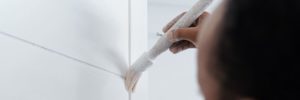 Wohnung streichen: Tipps für streifenfreie Wände